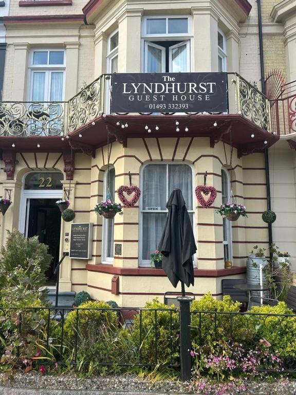The Lyndhurst Guest House Great Yarmouth Exterior photo