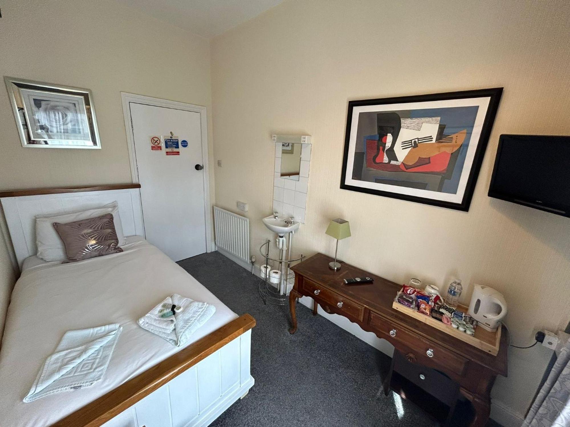 The Lyndhurst Guest House Great Yarmouth Room photo